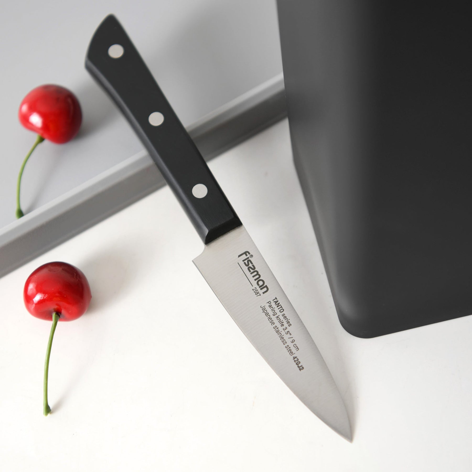Why Every Kitchen Needs a Stainless Steel Knife Set: Tips for Choosing the Right Blade